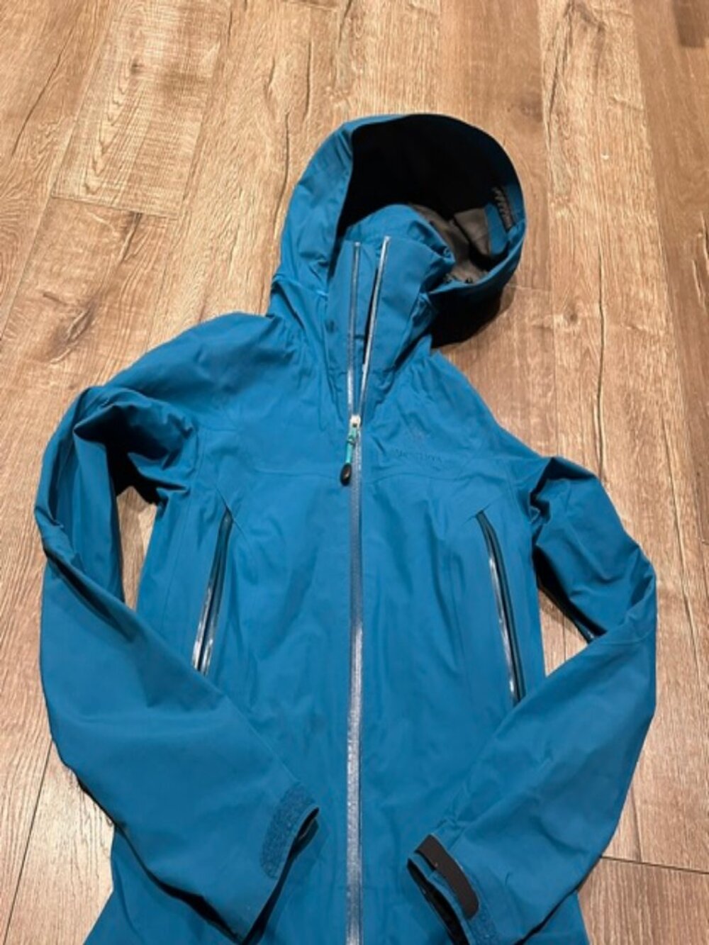 Arcteryx rain jacket size small